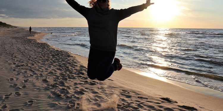 sea, walk, beach, woman, sand, jump, execution, joy, relaxation, the silhouette, sunset, glow, weekend, activity, nature, spring, weekend, weekend, weekend, weekend, weekend