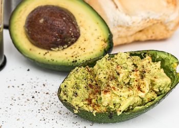 avocado, salad, fresh, food, vegetarian, diet, lunch, nutrition, appetizer, snack, dieting, vegan, monounsaturated fat, dip, guacamole, green, healthy, oleic acid, eating, raw, ingredient, persea americana, alligator pear, avocado, avocado, avocado, avocado, avocado, guacamole, guacamole